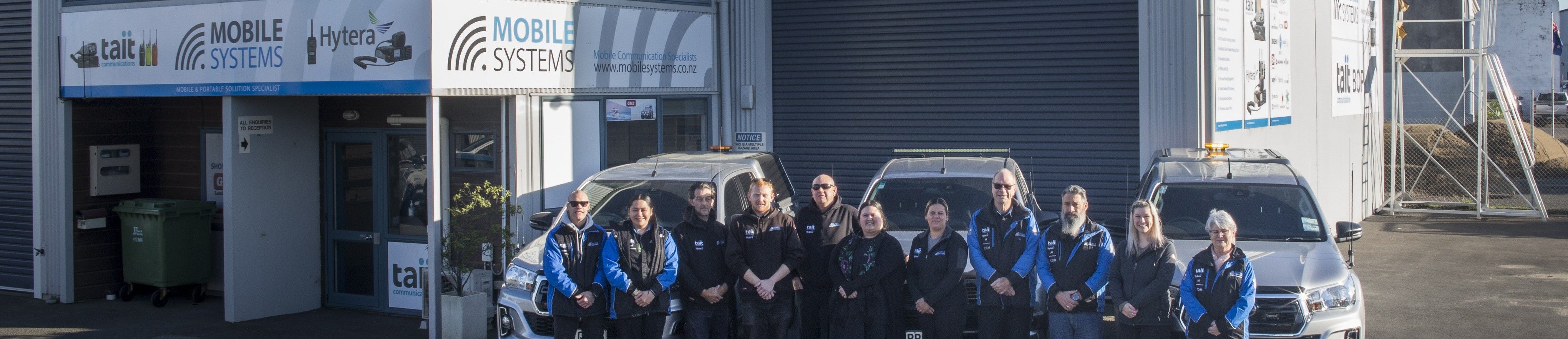 Collection of MSL building with vehicles and tesam in a gallery layout